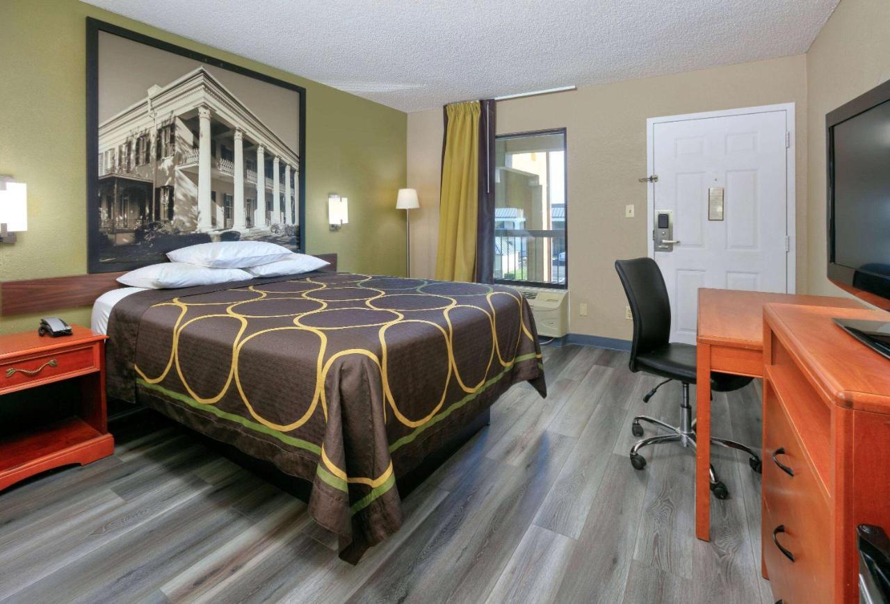 Super 8 By Wyndham Mobile/Tillmans Corner Exterior photo