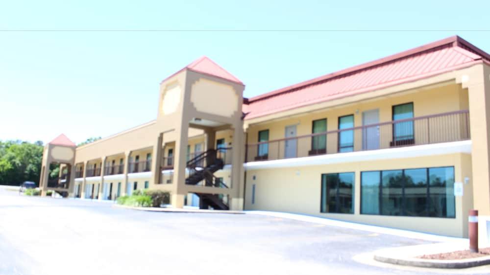 Super 8 By Wyndham Mobile/Tillmans Corner Exterior photo